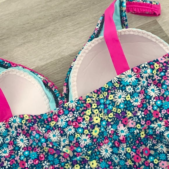 One piece bathing suit - Picture 4 of 4